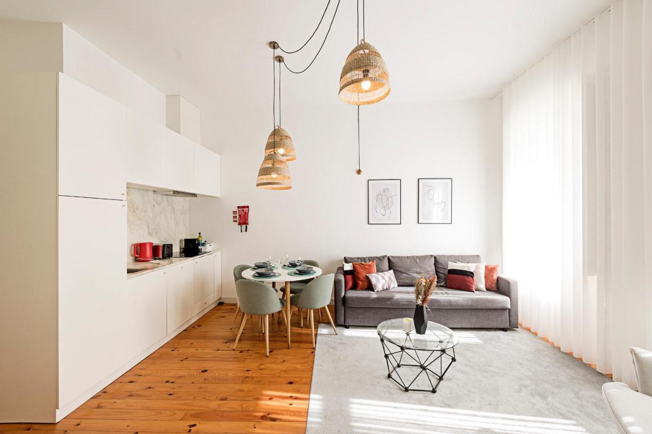 Lovelystay - Cativo Studio Downtown By Metro Station Porto Exterior photo